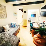 Nadia\'S Lovely Home - With Private Garden And Jacuzzi
