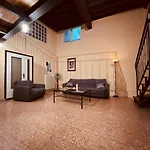 La Signoria historic apartment