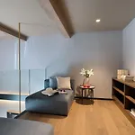 Arts & Crafts Apartments