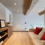 Arts & Crafts Apartments
