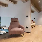 Arts & Crafts Apartments
