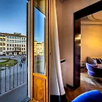 Yid Santa Maria Novella Suites Apt With Balcony