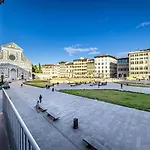 Yid Santa Maria Novella Suites Apt With Balcony