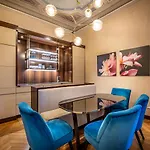 Yid Santa Maria Novella Suites Apt With Balcony