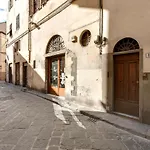 Sprone Apartment By Mamo Florence