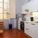 Elegant Apartment Near Piazza Della Signoria