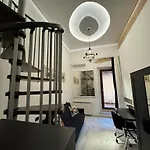 Venus Two-Floored Stylish Apartment In The City Center