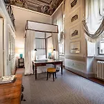 Yid Bargello Luxury Suite