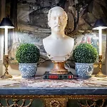 Yid Bargello Luxury Suite