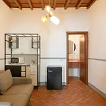 Stunning & Sunny Studio Near Piazza Santo Spirito