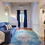 Del Guanto Apartment By Mamo Florence