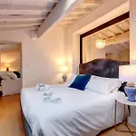 Del Guanto Apartment By Mamo Florence