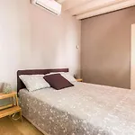 Boutique Apartment With Private Rooms And Garden Oasis