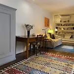 Grand Piano Apartment