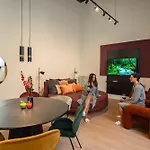 Mdr Crystal Apartment