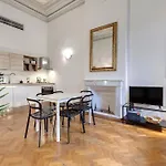 Servi Apartment By Mamo Florence