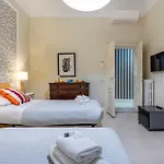 Historic Apartment Borgo Ognissanti, 8 Florence