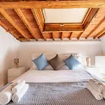 Piazza Santo Spirito Appartamento Con 2 Camere Matrimoniali