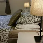 New!Bright & Central Apartment