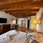 Santo Spirito Historic Studio Apartment