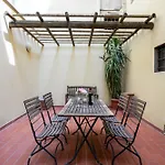 Central Station Apartment With Garden