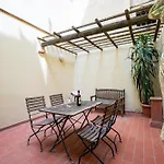 Central Station Apartment With Garden