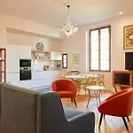 Servi Elegant Apartment With Terrace