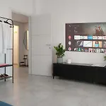 Florence Minimal Nest