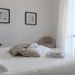 Florence Minimal Nest