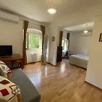 Elena\'S Apt With Lodge, Near The Center