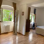 Elena\'S Apt With Lodge, Near The Center