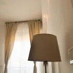 The Red Suite In Florence With Free Parking