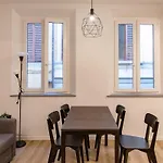 Charming & Modern Apartment Near Santo Spirito