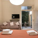 Historic Apartment Borgo Ognissanti, 8 Florence