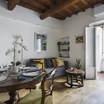 Family Apartment In Oltrarno Florence