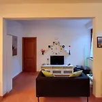 Comodo Appartamento Con 2 Giardini E Vasca Idromassaggio