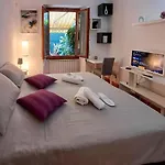 Comodo Appartamento Con 2 Giardini E Vasca Idromassaggio
