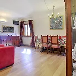 Via Dei Pepi Apartment