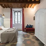 F7 - Santa Croce One Bedroom Flat For 2 Or 3 Guests