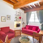 Palazzo Spinelli Charm Apartment