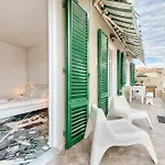 Savonarola Terrace