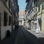 Step To Duomo And All The Sights From Refurbished Apartment