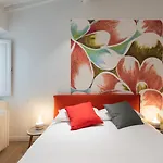 Living Walls Florence Apartments
