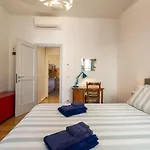 Sant\'Ambrogio Charming Flat