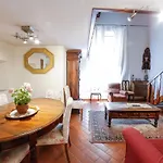 Traditional Apt Close To The Duomo - Private Yard!