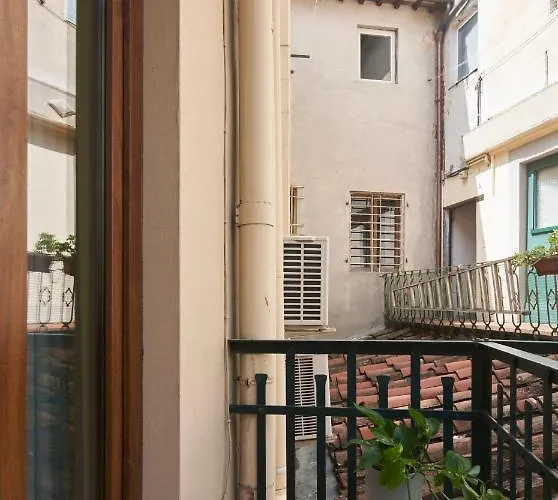 Cozy 1-Bedroom Apartment With Balcony In Florence Historic Center