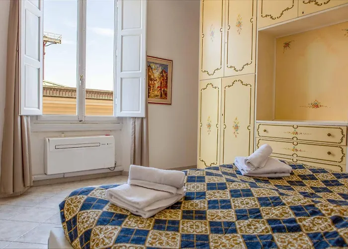 San Lorenzo Market - 2 Bedroom Apartment