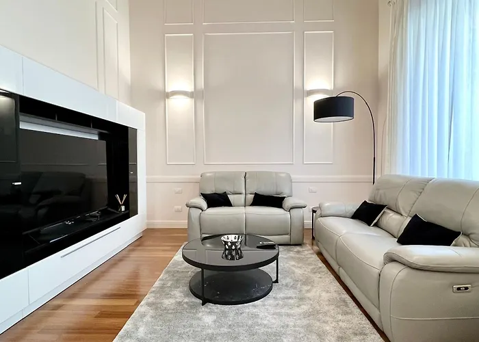 Charming Penthouse Near Duomo