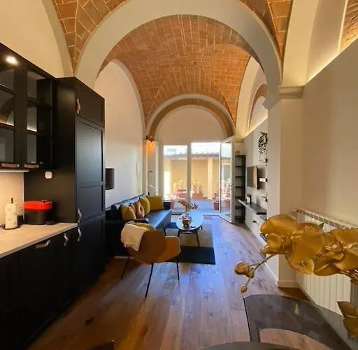 Chic Florence Retreat City Gem