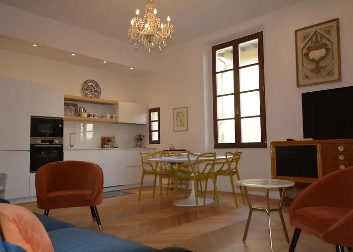 Servi Elegant Apartment With Terrace